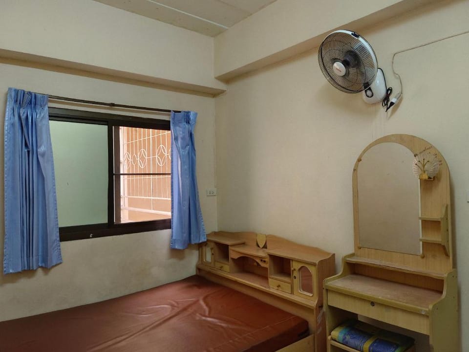 SUPTHAWATMANSION Apartment in Thailand