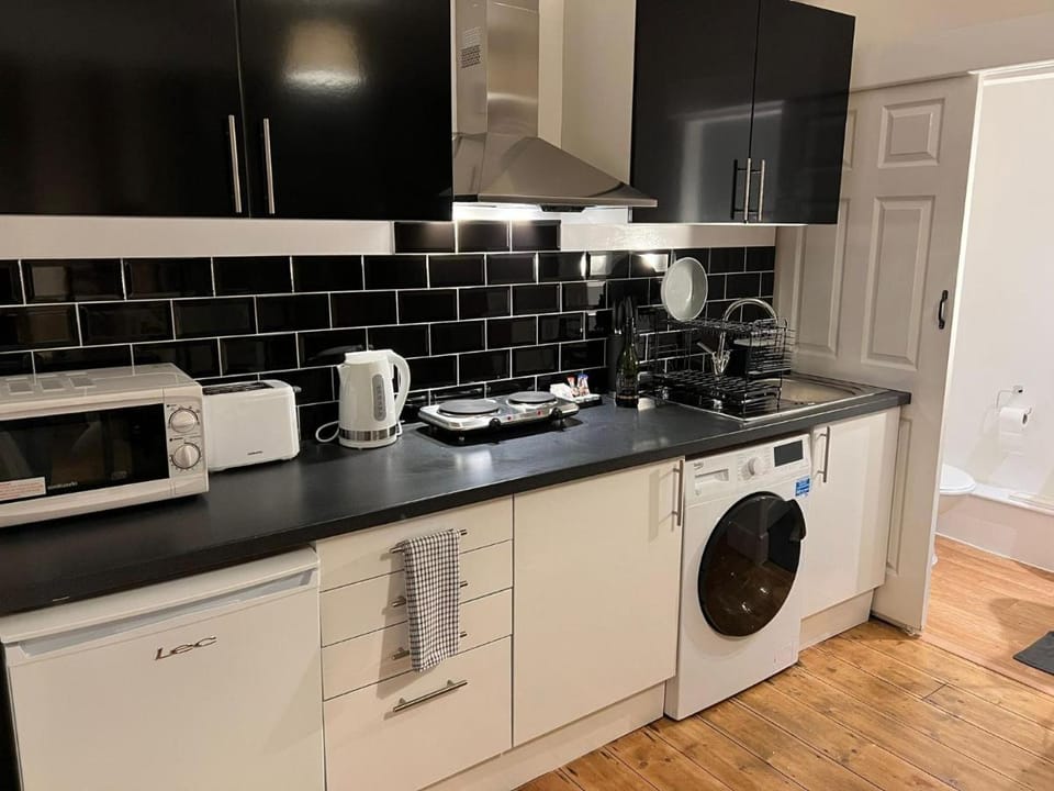 Preston Room Let Apartment in Yeovil