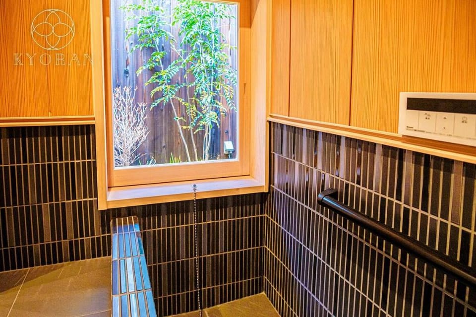 Kyoto-京都駅徒歩12分（庭展望風呂付き・バーカウンター・心安らぐ平屋の京町屋一棟貸し） Vacation rental in Kyoto