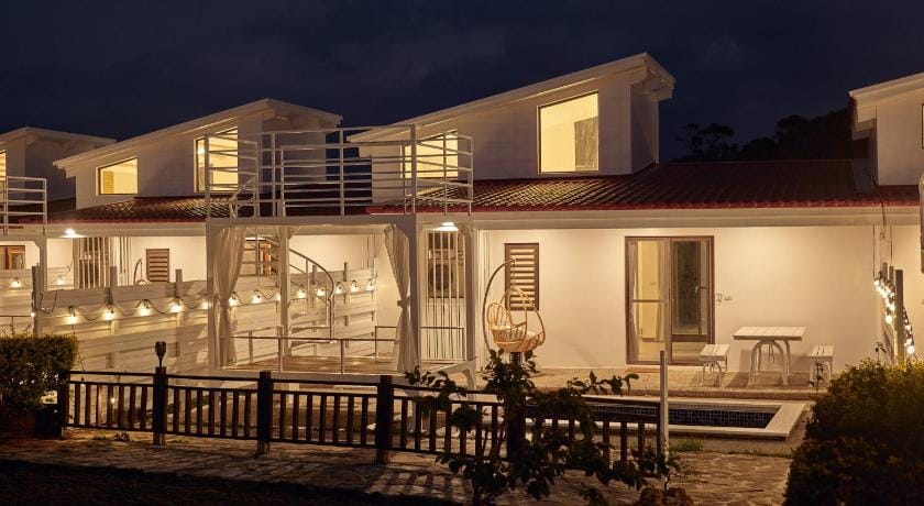 CLIFF VILLA Bed and Breakfast in Hengchun Township