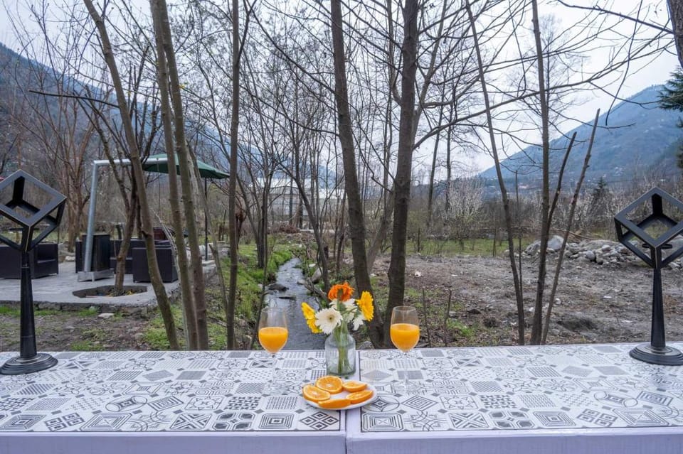 Woodville by VEO - Part of StayVista Villa in Himachal Pradesh