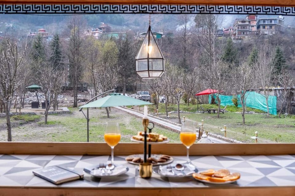 Woodville by VEO - Part of StayVista Villa in Himachal Pradesh