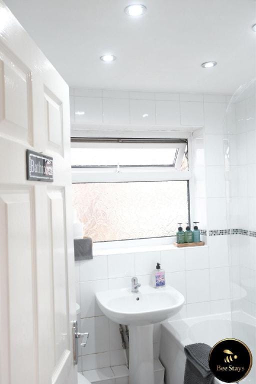 Bee Stays - Maliston House Vacation rental in Warrington