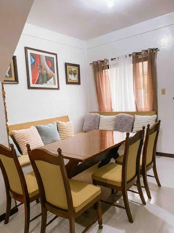 Two-Bedroom Apartment in Lucena City - Downtown Vacation rental in Calabarzon