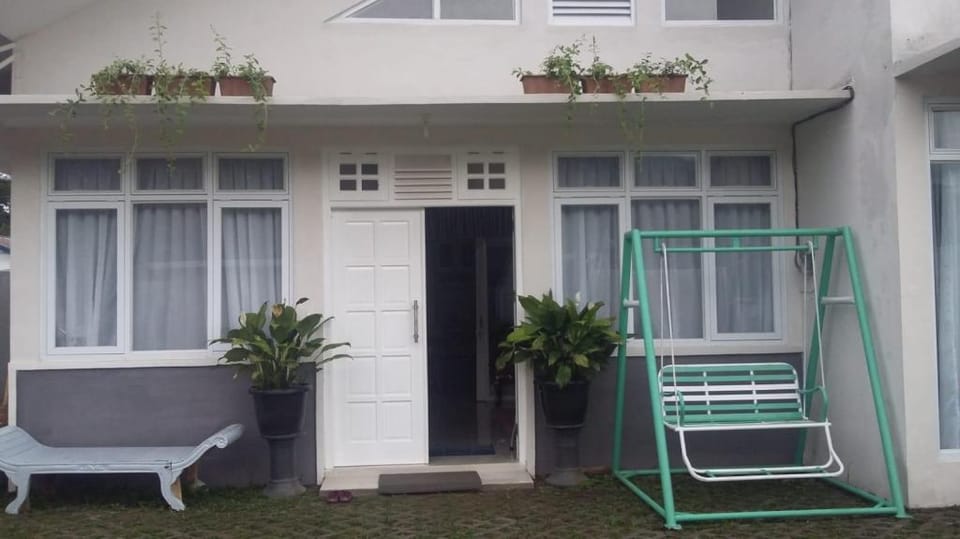 Villa Nusa Indah Syariah Karangpandan Vacation rental in Indonesia