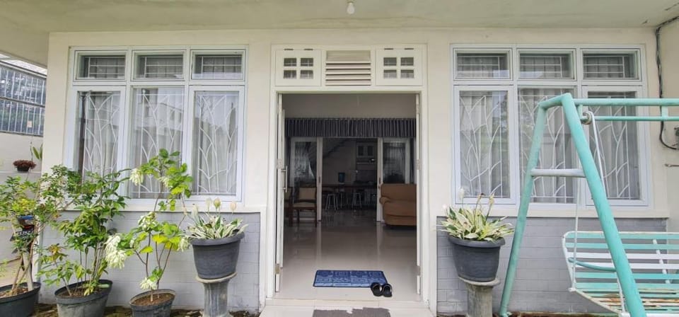 Villa Nusa Indah Syariah Karangpandan Vacation rental in Indonesia