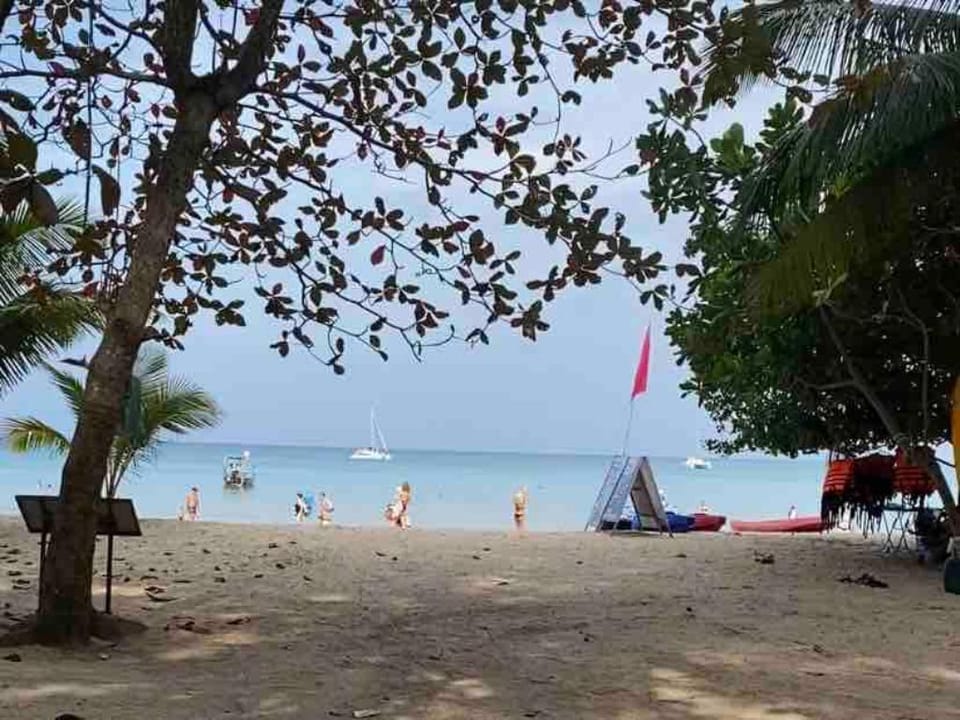 Yara HOUSE 3BR 3BA Naiyang Beach HKT Airport Vacation rental in Phuket