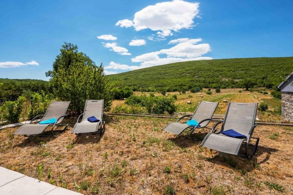 GARDEN VILLA w/ jacuzzi ❥Escape from Busy Life Villa in Split-Dalmatia County