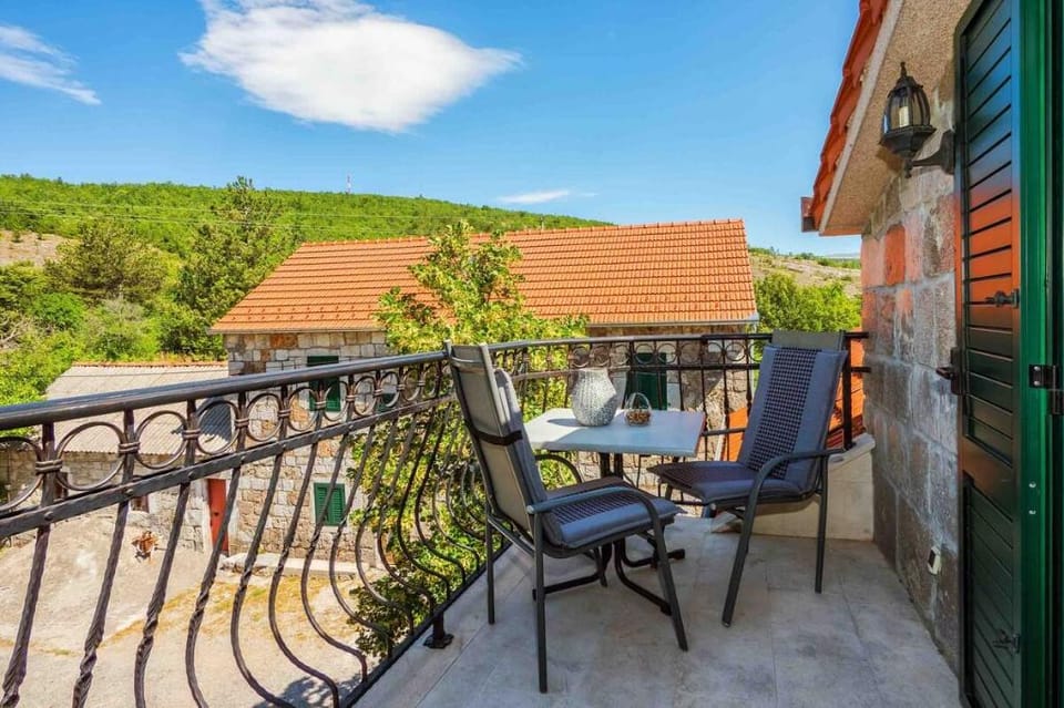 GARDEN VILLA w/ jacuzzi ❥Escape from Busy Life Villa in Split-Dalmatia County