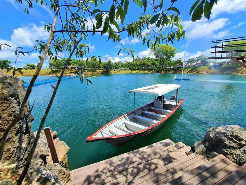 Jk>KingCentreHotel>A1>9pax>8 Beds>3BedR>3BathR Vacation rental in Kuching