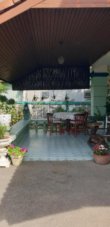 Baan Mee Suk บ้านพักสวนกุหลาบวินเทจ Vacation rental in Hua Hin District