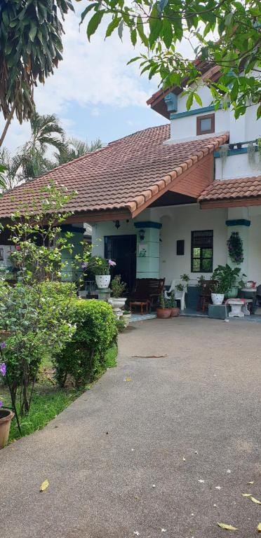 Baan Mee Suk บ้านพักสวนกุหลาบวินเทจ Vacation rental in Hua Hin District