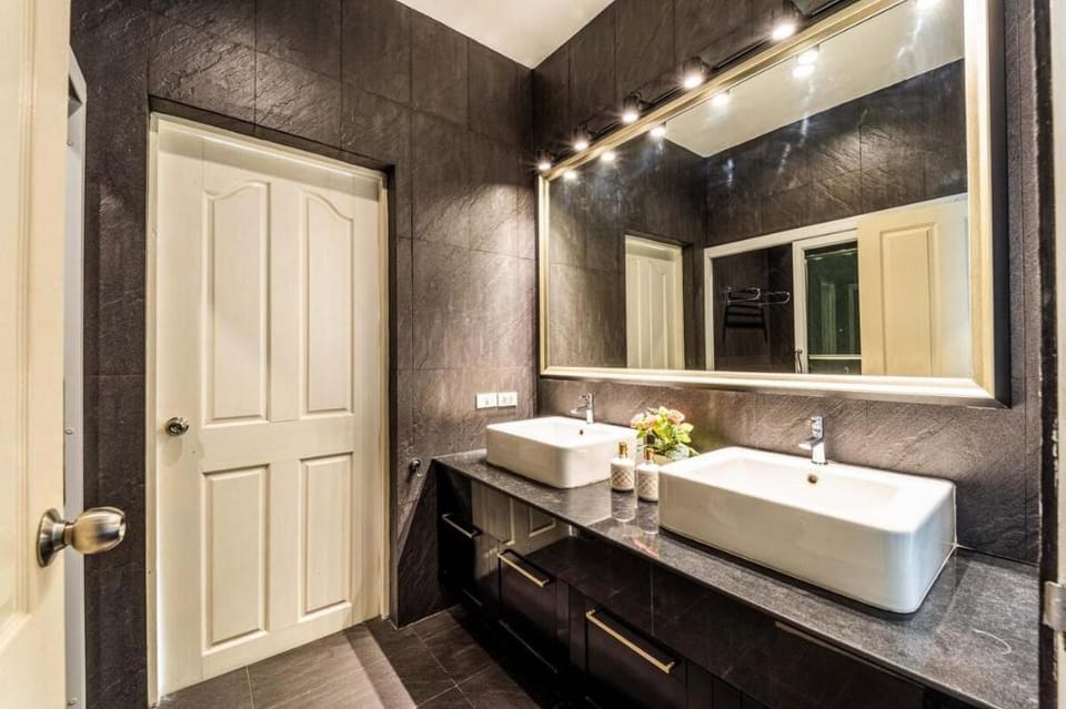 Three Bedroom Pool Villa in Great Location (STV) Villa in Nong Kae