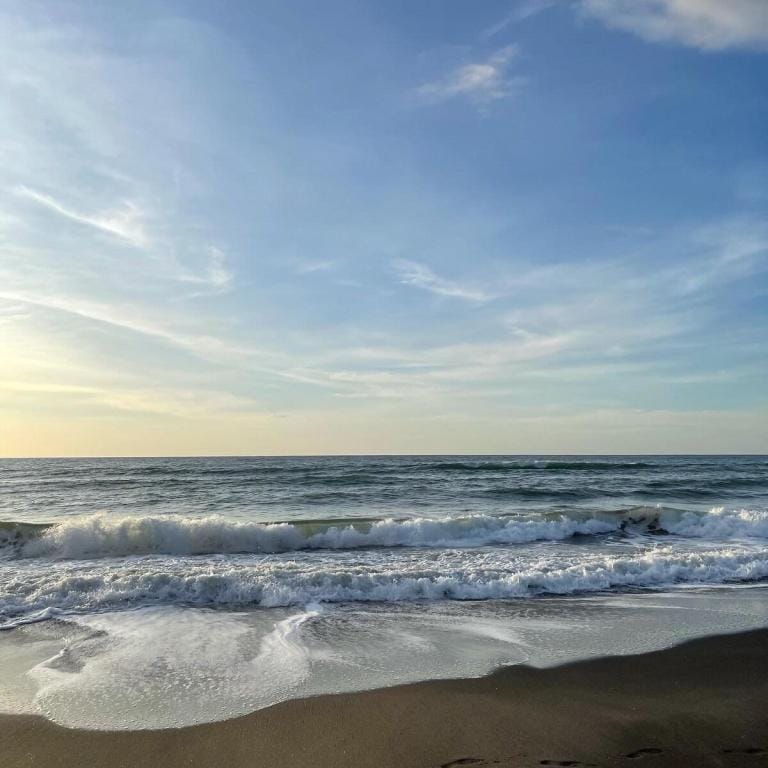Ocean Suite *Near Beach* 2nd Floor Apartment in La Union