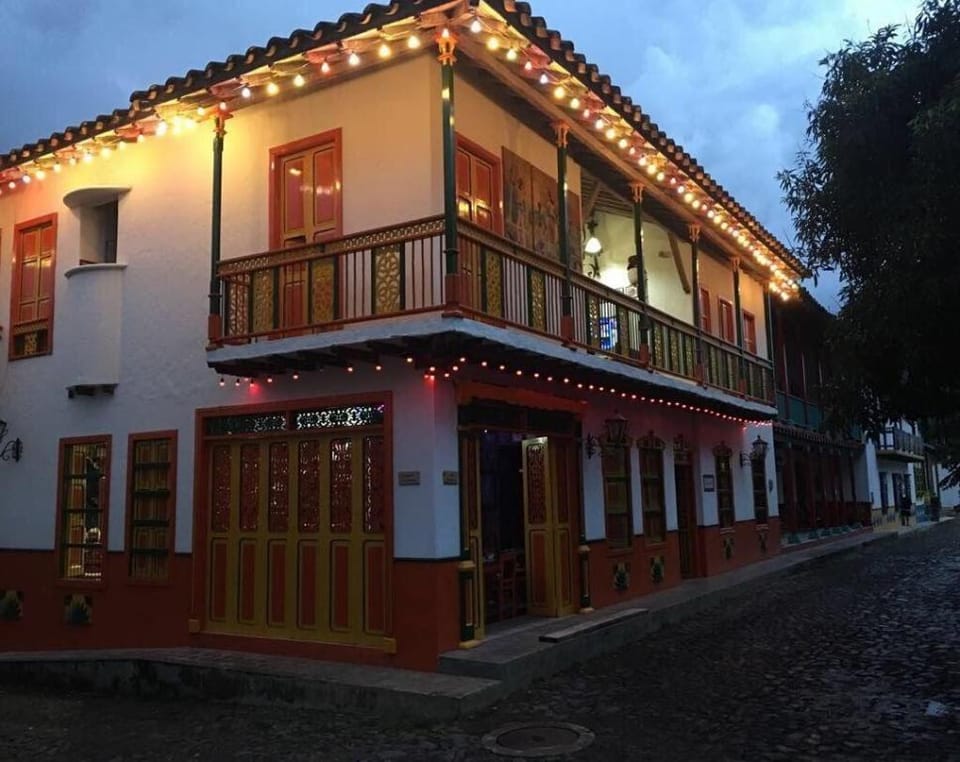 Casa Guayaquil en el Parque Principal Cauca Viejo Vacation rental in Antioquia