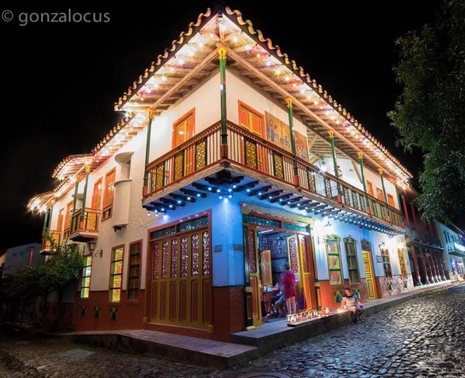 Casa Guayaquil en el Parque Principal Cauca Viejo Vacation rental in Antioquia