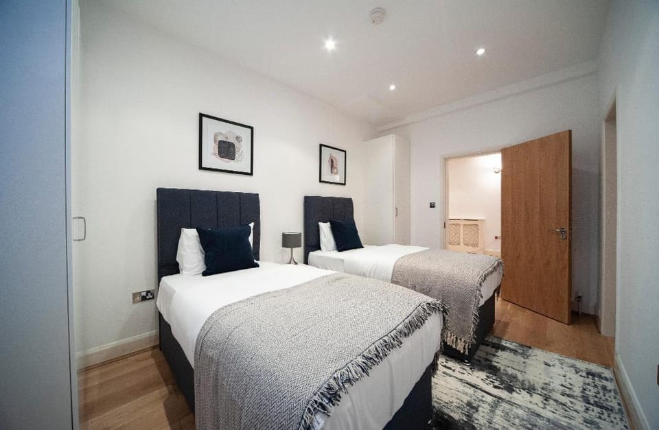 Stay in Style in our Spacious & Unique Hoxton Apt Apartment in London Borough of Islington