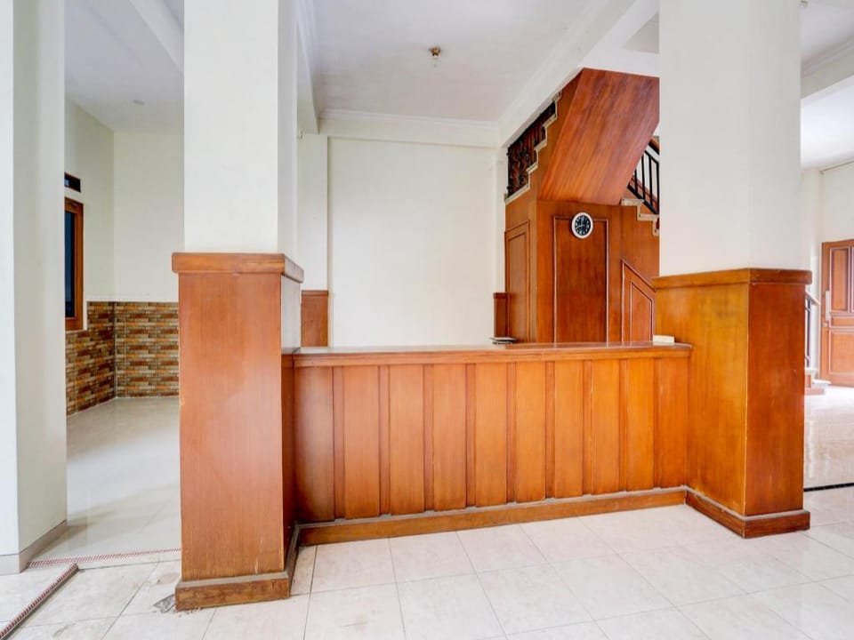 OYO 90373 Griya Nira 3 Syariah Putri Hotel in Special Region of Yogyakarta