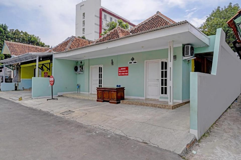 OYO 90571 Dewi Guest House Syariah Hotel in West Java