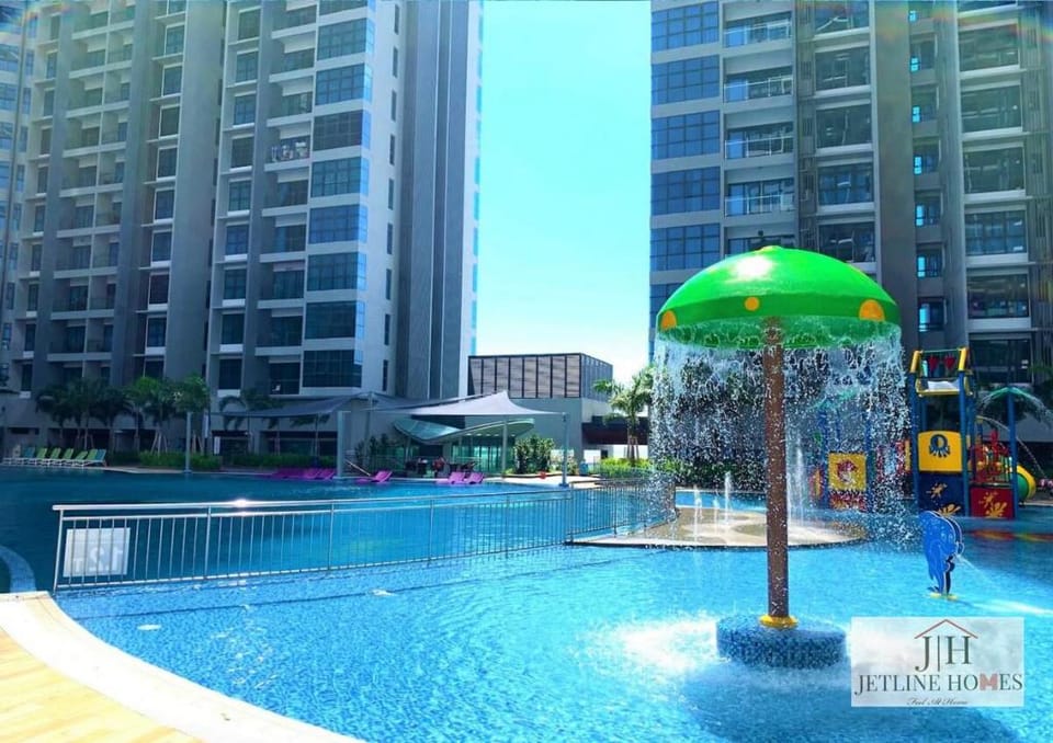 Melaka ?{Atlantis Suite} ?Sea-View?/ 10Pax/5Bed Apartment in Malacca