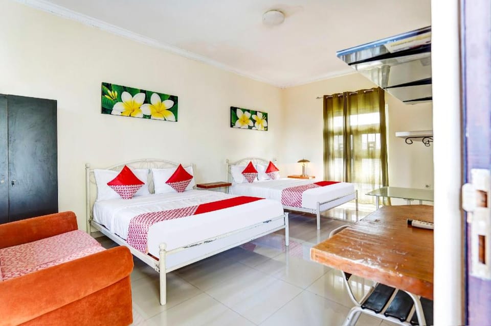 OYO Life 2929 Kost Sofie Syariah Hotel in Surabaya