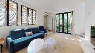 R.Garros Luxurious Triplex 1400ft 8p near Paris 16 Vacation rental in Paris
