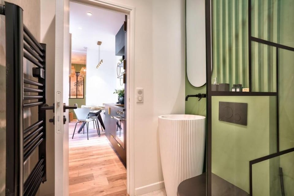 NEW ! Eiffel Tour Superb 1BR Apt in Paris Vacation rental in Paris