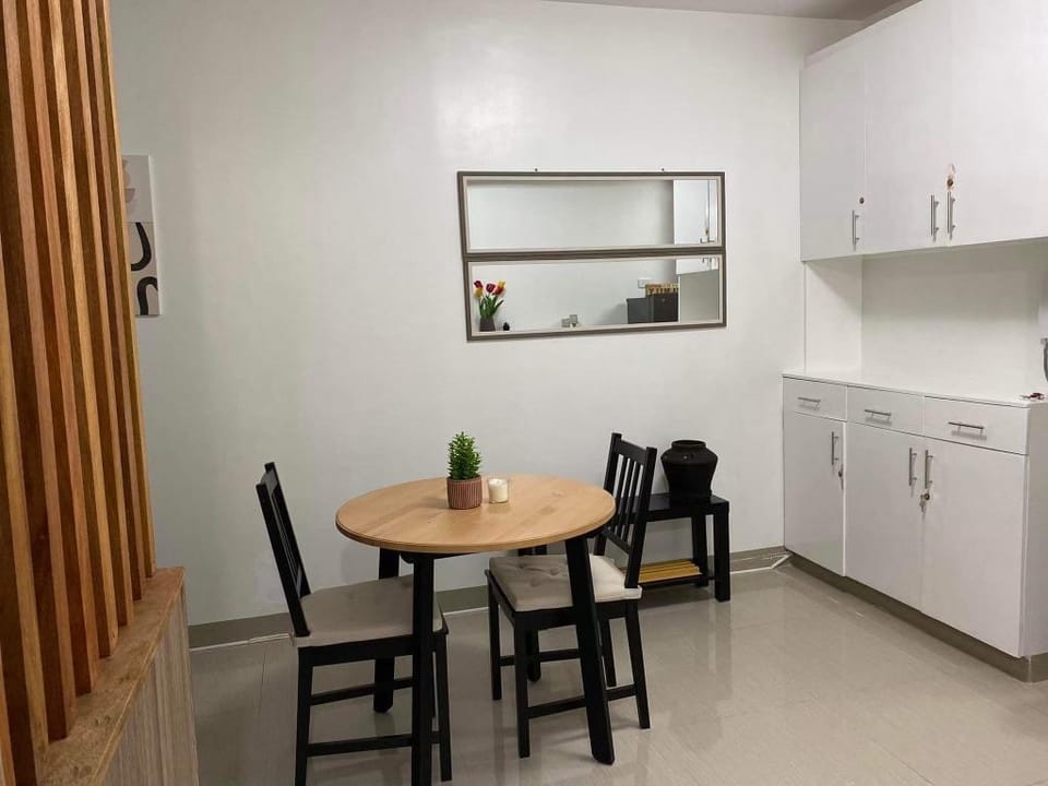 Cozy New 1 BR Condo F/furnished •Resort•MOA•Wi-Fi Apartment in Pasay
