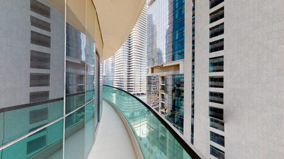 Modern Sophisticated 3BR  in Upper Crest Downtown Apartment in Dubai