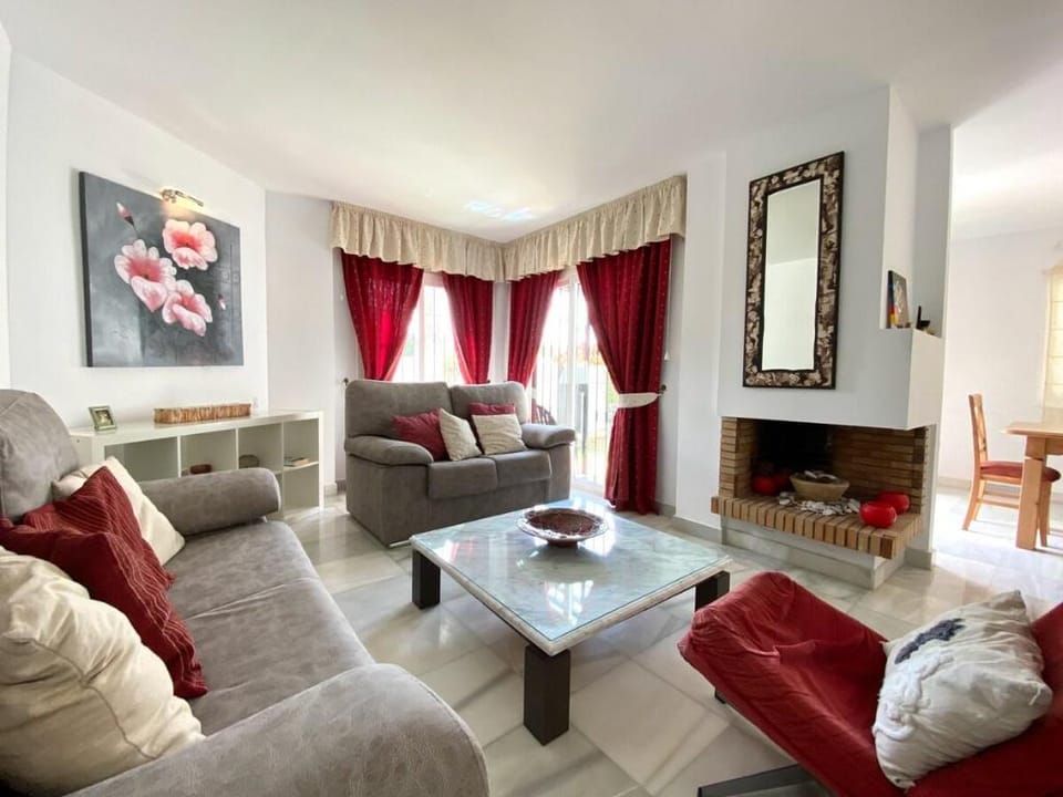 House Pauline 3 bed, Pool Access, Private Garden Vacation rental in Marbella