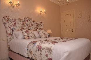 English Home Hotel Apartment in Tbilisi, Georgia