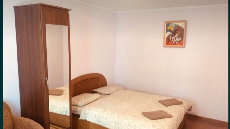 Guesthouse & Parking 2 light 24 hours Apartment in Ukraine