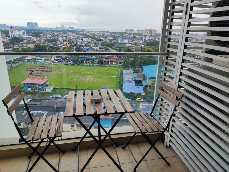KSL  2Bedroom @1 King+2Queen+2SofaBed+3FloorMattre Vacation rental in Johor Bahru