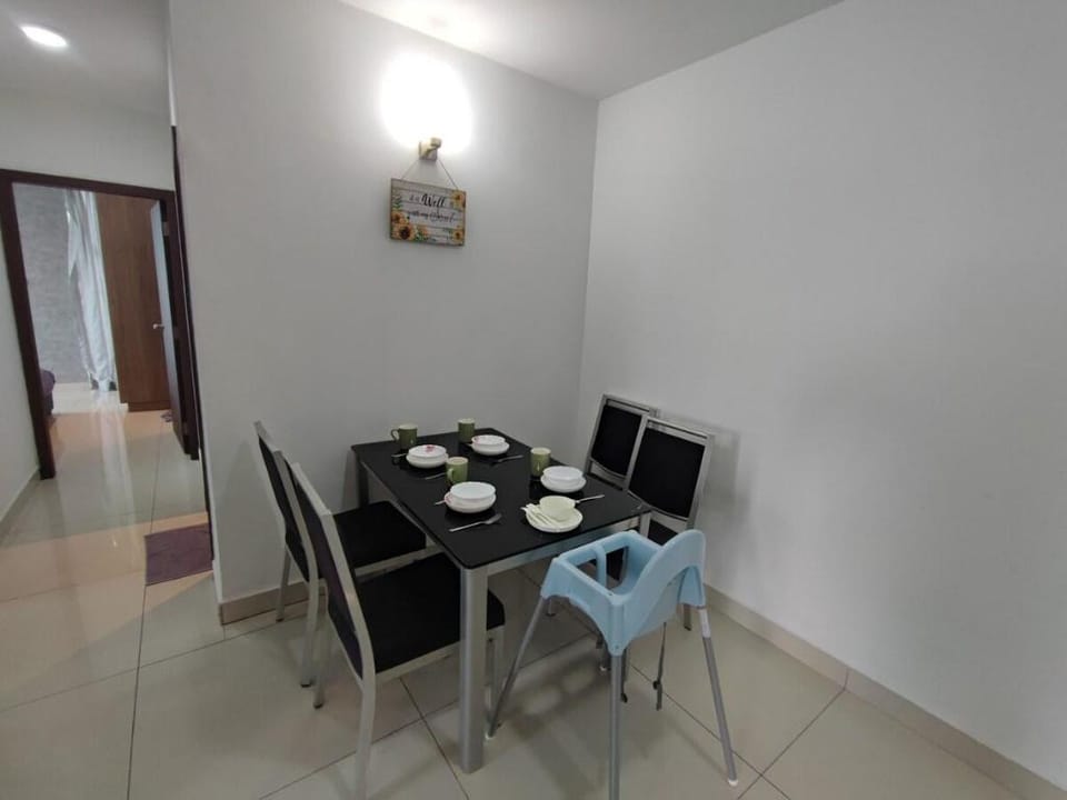 KSL  2Bedroom @1 King+2Queen+2SofaBed+3FloorMattre Vacation rental in Johor Bahru