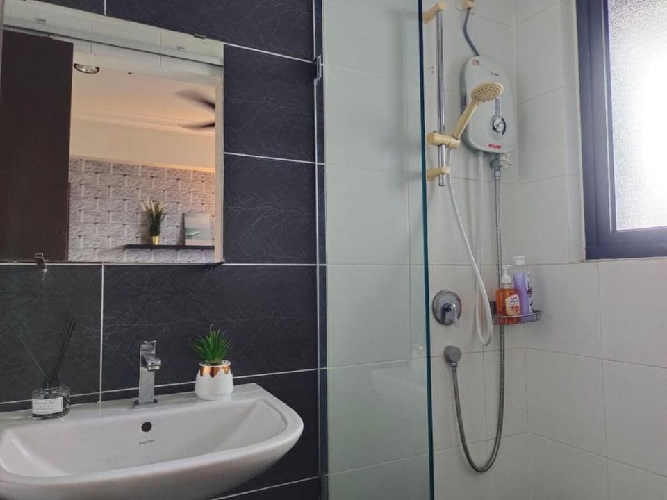 Duplex City View @ V Summer Near CIQ R&F 6-11 pax Vacation rental in Johor Bahru