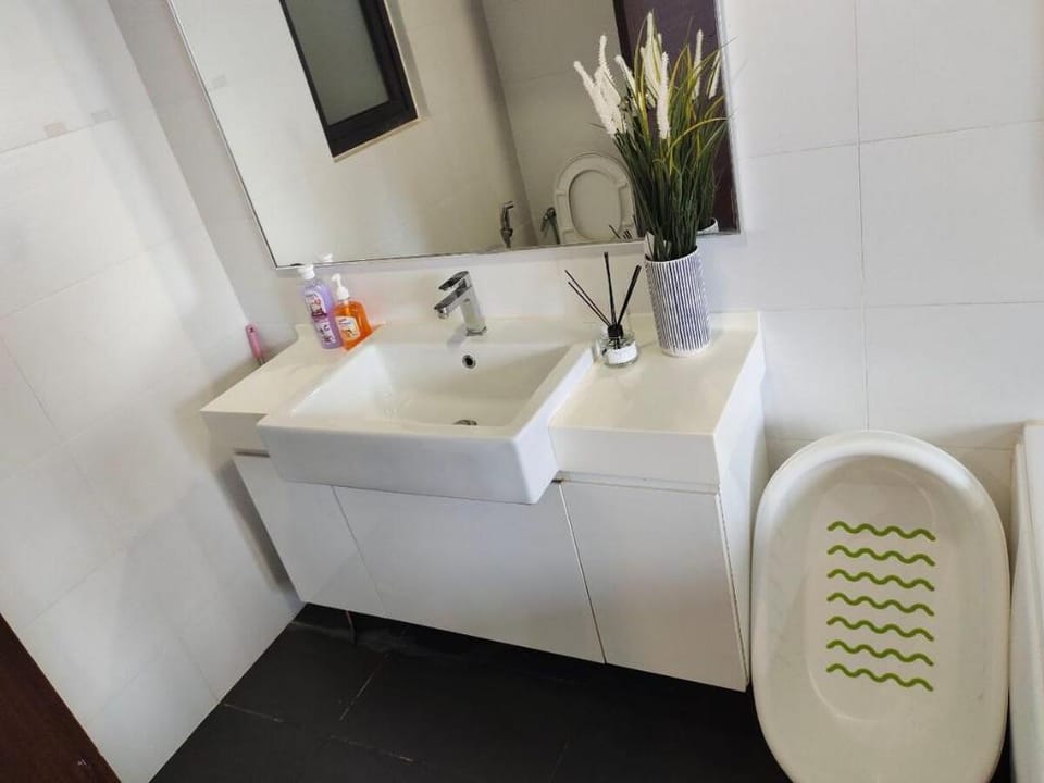 Duplex City View @ V Summer Near CIQ R&F 6-11 pax Vacation rental in Johor Bahru