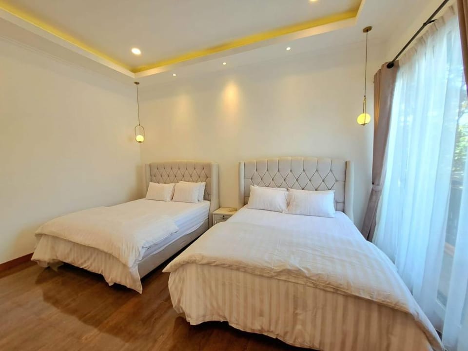 THE ALOSIA 5BR Villa Private Pool Vimala Hills Villa in West Java