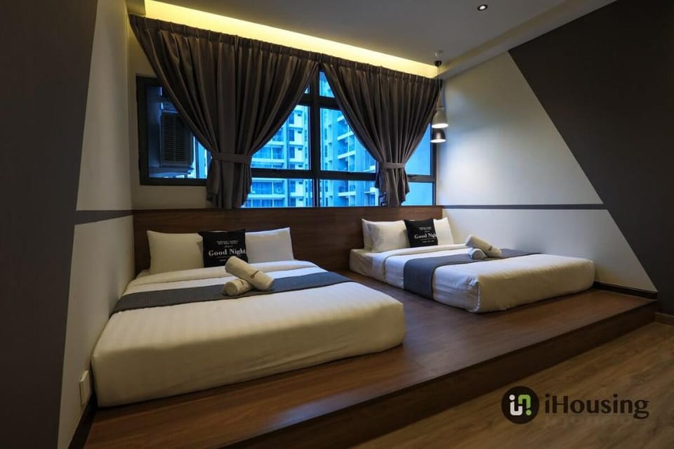 Atlantis 65' TV Gigantic Pool View 3107 I Housing Vacation rental in Malacca