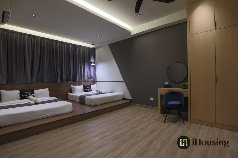 Atlantis 65' TV Gigantic Pool View 3107 I Housing Vacation rental in Malacca