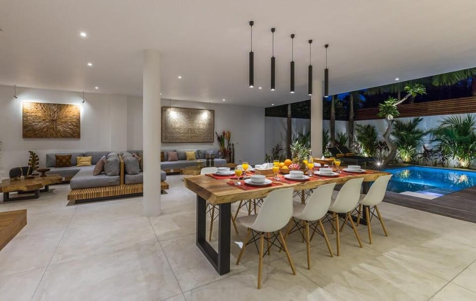 Luxe Modern VILLA TOUPAI Walk to Batu Belig Beach Villa in North Kuta