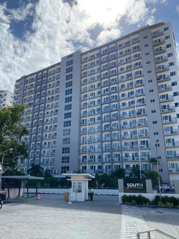 Cozy 2 BR unit @ South Residences  Southmall 1231 Apartment in Las Pinas
