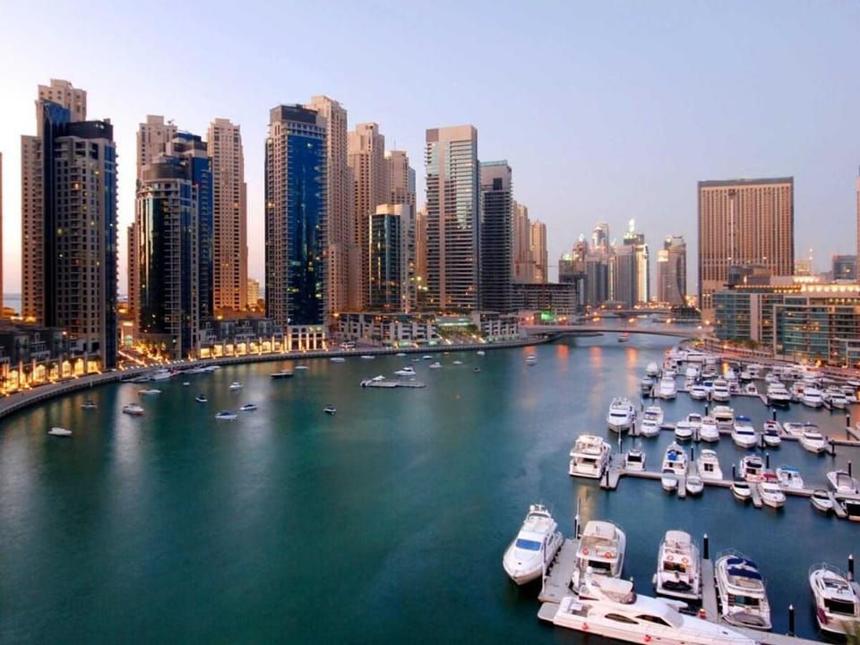 Eye-catching waterfront condo in Marina Apartment in Dubai