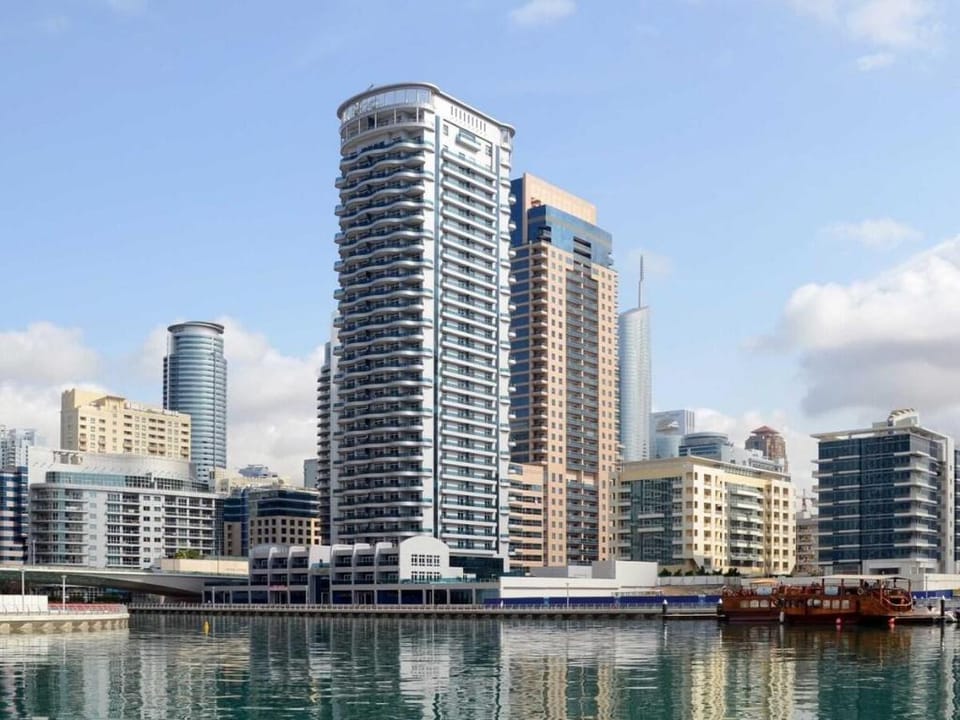 Eye-catching waterfront condo in Marina Apartment in Dubai