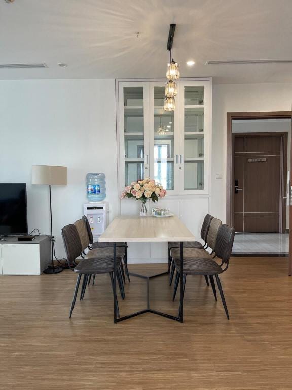 LAKEVIEW 3 BEDROOMS APT - Vinhomes Skylake Mỹ Đình Vacation rental in Laos