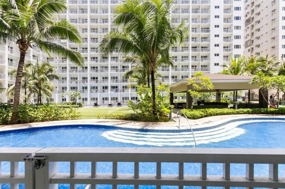 Staycation Premier Direct pool access (Shore Res) Apartment in Pasay