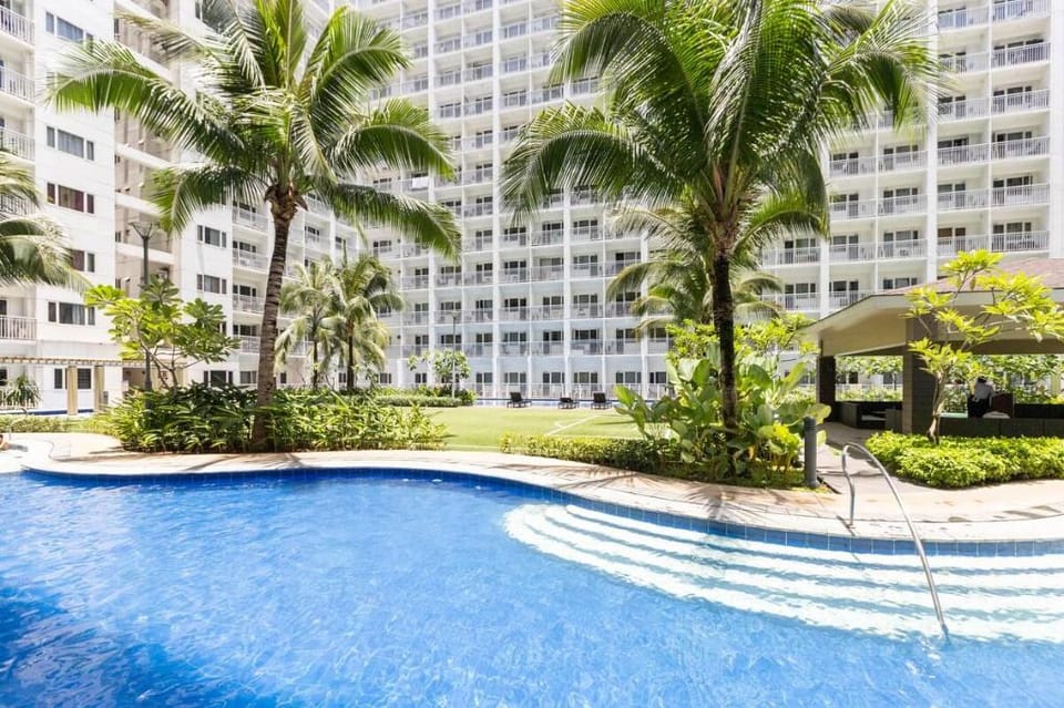 Staycation Premier Direct pool access (Shore Res) Apartment in Pasay