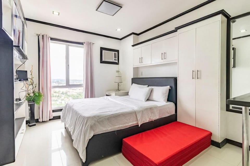 Panorama Studio 24Fb | Netflix 4k - Avida IT Park Apartment in Lapu-Lapu City