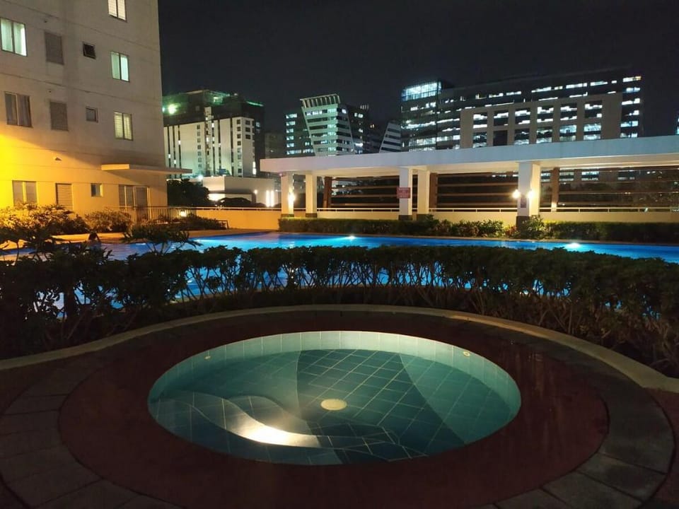 Panorama Studio 21F | Netflix 4k - Avida IT Park Apartment in Lapu-Lapu City