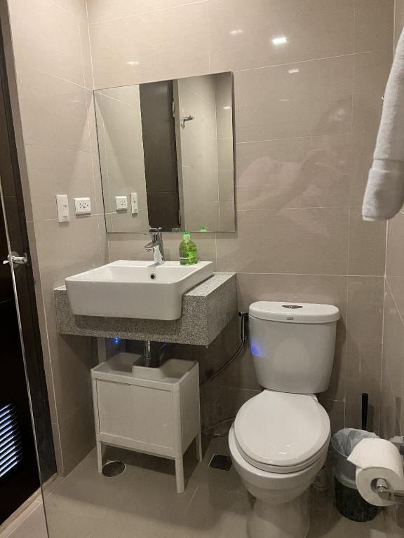 Cozy 1 BR with balcony, WIFI @Uptown Parksuites II Apartment in Makati
