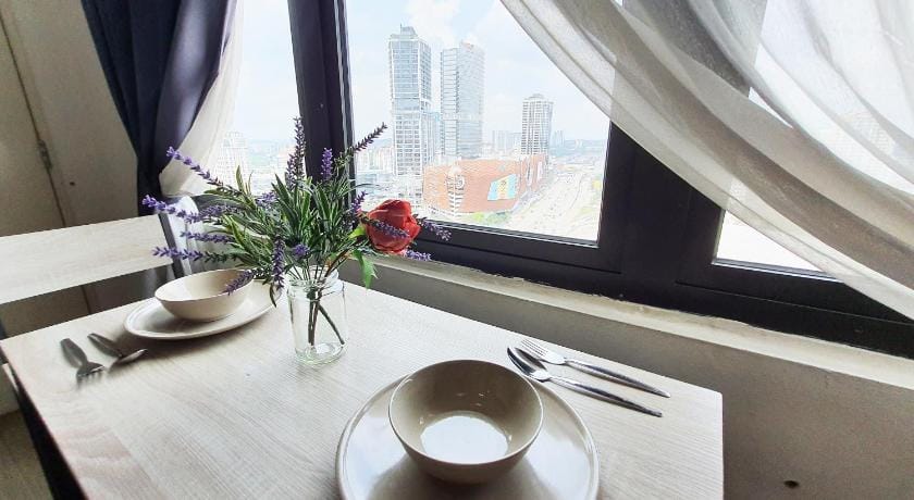 PJ The Grand by SkyLimit Suites Apartment in Petaling Jaya